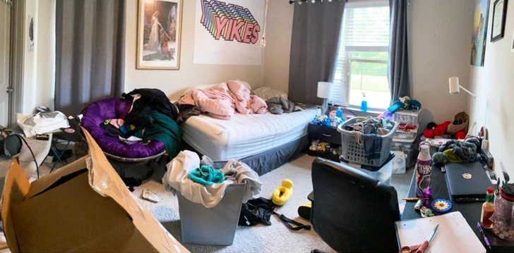Bedroom before cleaning